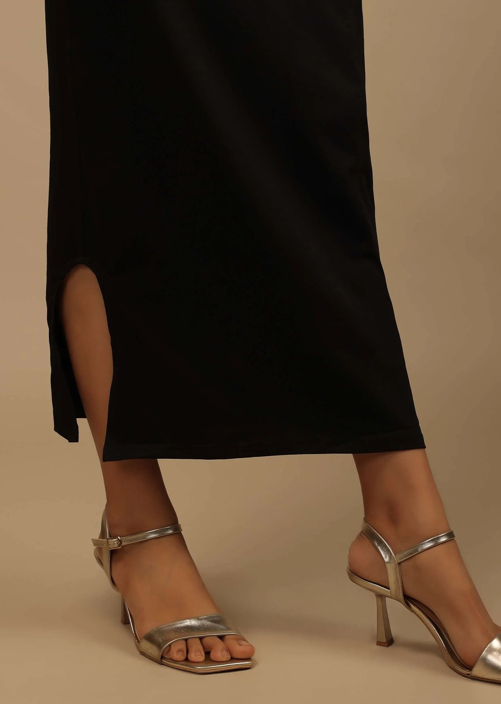 Black Shapewear Saree Petticoat In Cotton Lycra With Elastic Waistband And Slit