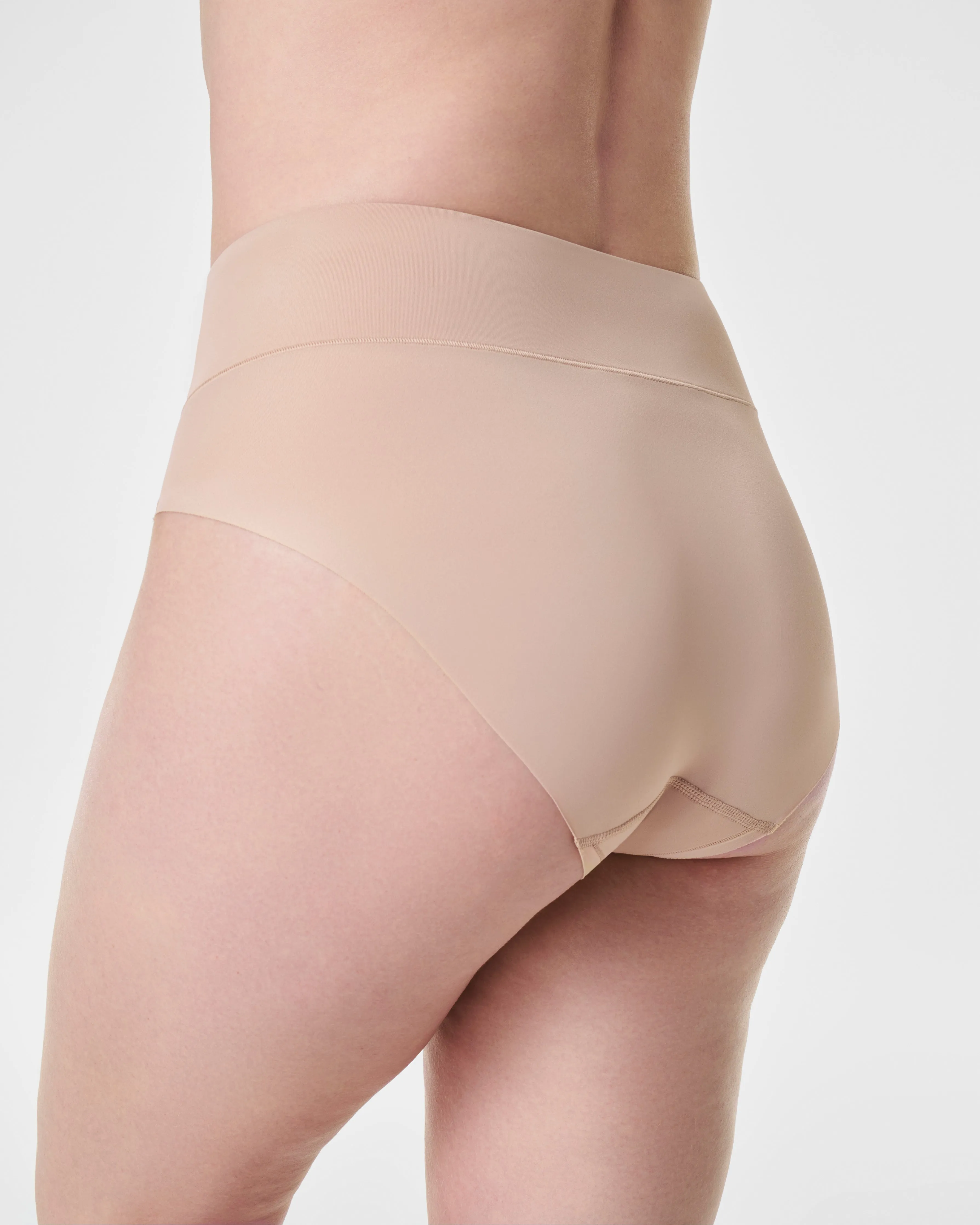 SPANXsmooth™ Contouring Hi-Leg Brief